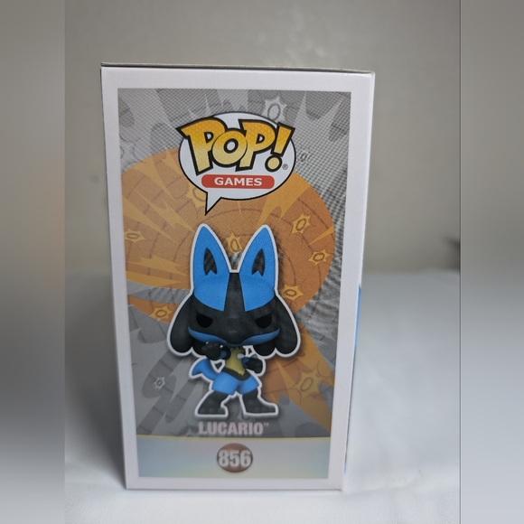 Lucario Funko Pop Pearlescent - Picture 4 of 6